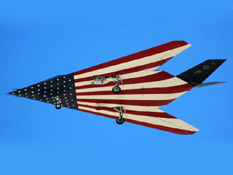 Истребитель-бомбардировщик F-117 Nighthawk. Фото с сайта air-and-space.com