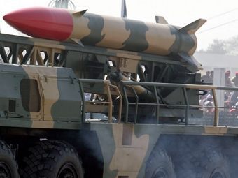 Ракета "Хатф-II" на одном из военных парадов. Фото из архива (c)AFP
