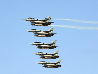 F-16E/F ВВС ОАЭ. Фото с сайта defenseindustrydaily.com