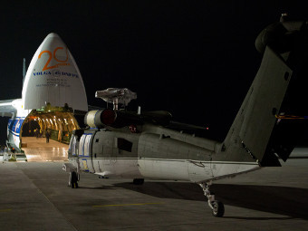Погрузка S-70i на Ан-124. Фото с сайта sikorsky.com
