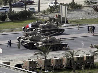 Танки в столице Бахрейна Манаме. Фото (c)AFP