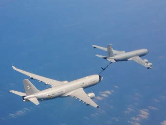A330MRTT (слева) и С-135. Фото с сайта a330mrtt.com