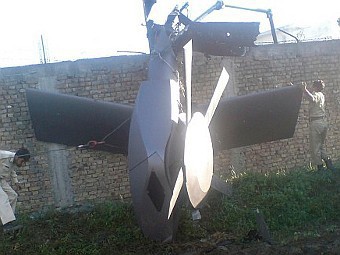 Обломок вертолета во дворе особняка бин Ладена. Фото <a href=http://www.epa.eu target=_blank>EPA</a>